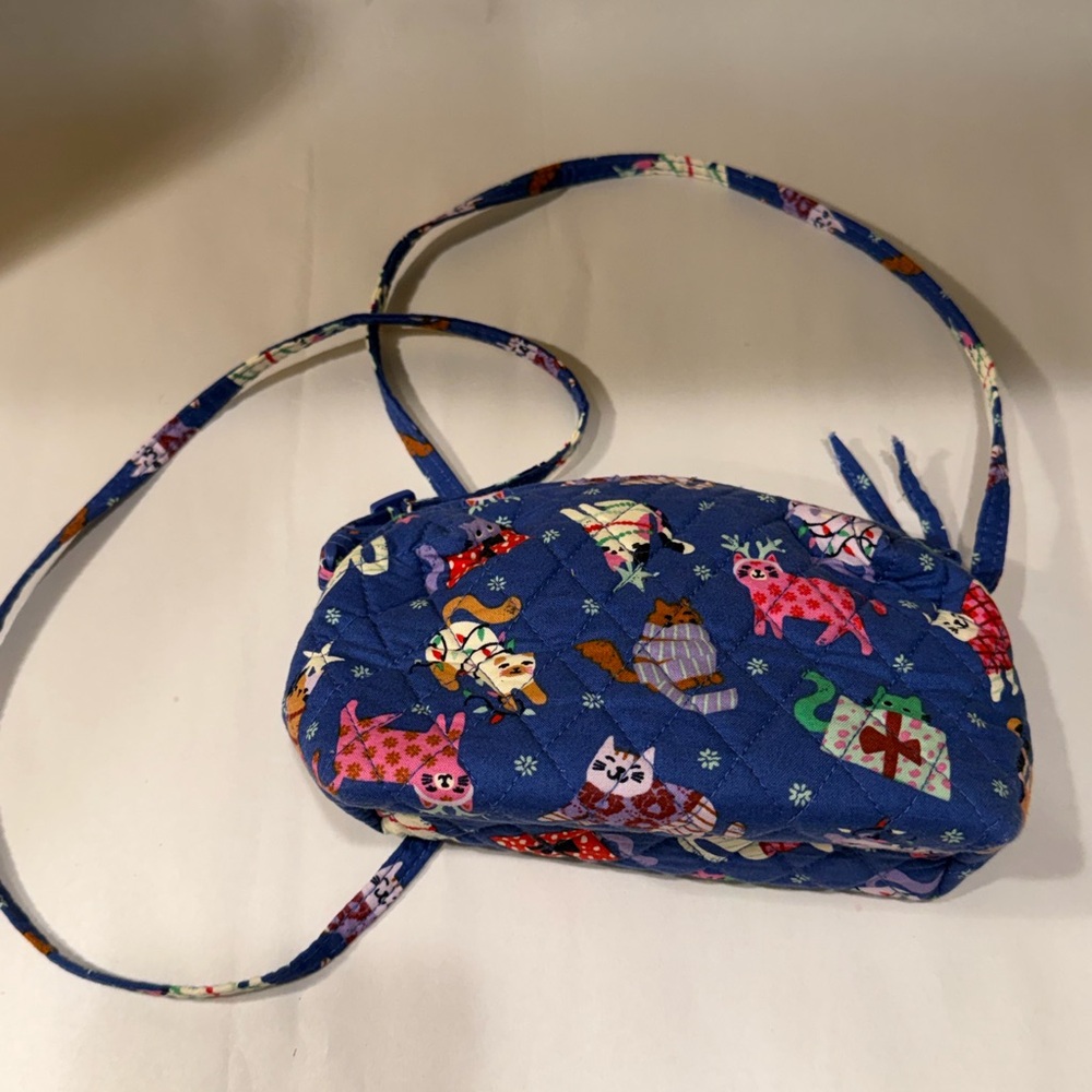 Vera Bradley Essential Or Camera Crossbody Bag - Catnip Cat Christmas Pattern